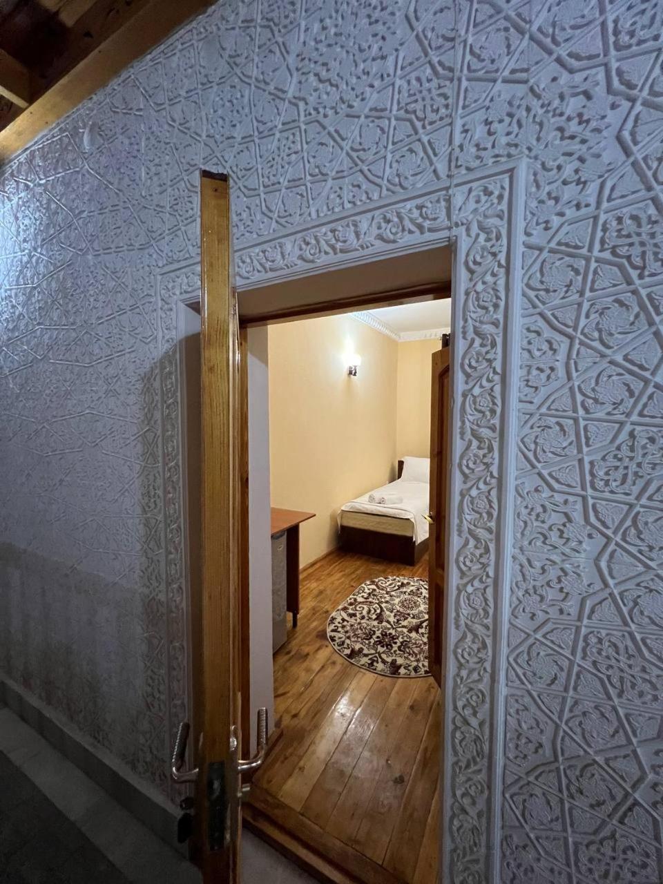 Готель Bukhara Zaringiz Екстер'єр фото