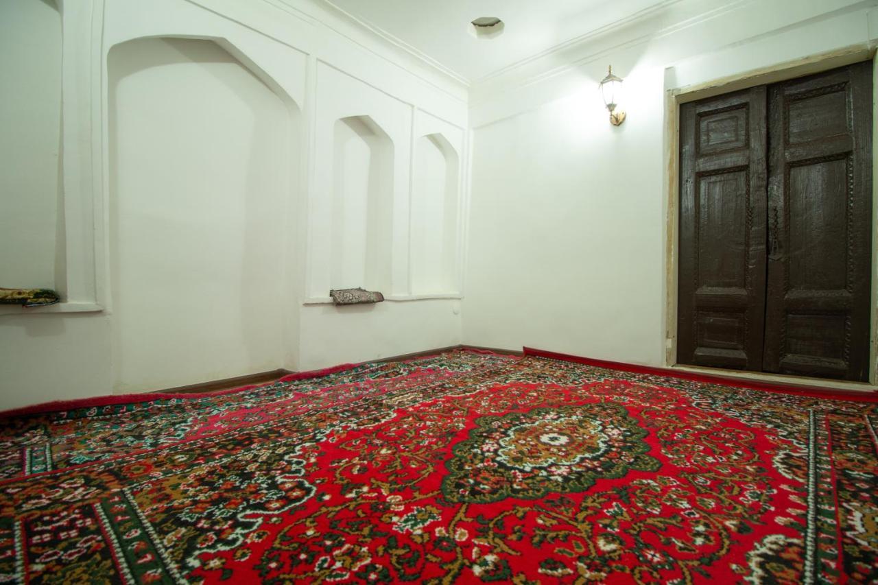 Готель Bukhara Zaringiz Екстер'єр фото